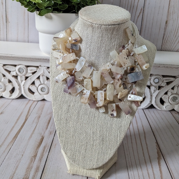 Multi-Strand Shell Cluster Necklace NWOT - Picture 5 of 8